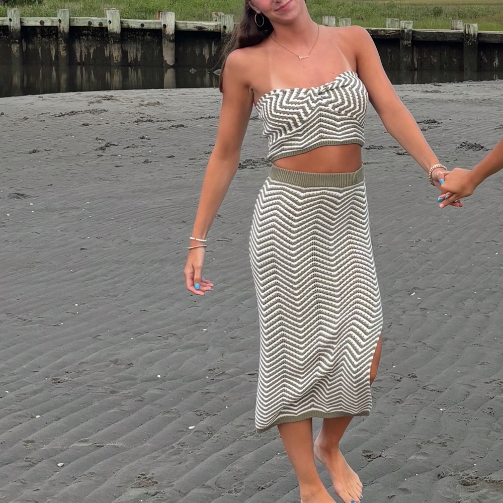 Willow and Wind size small strapless top and skirt set!
